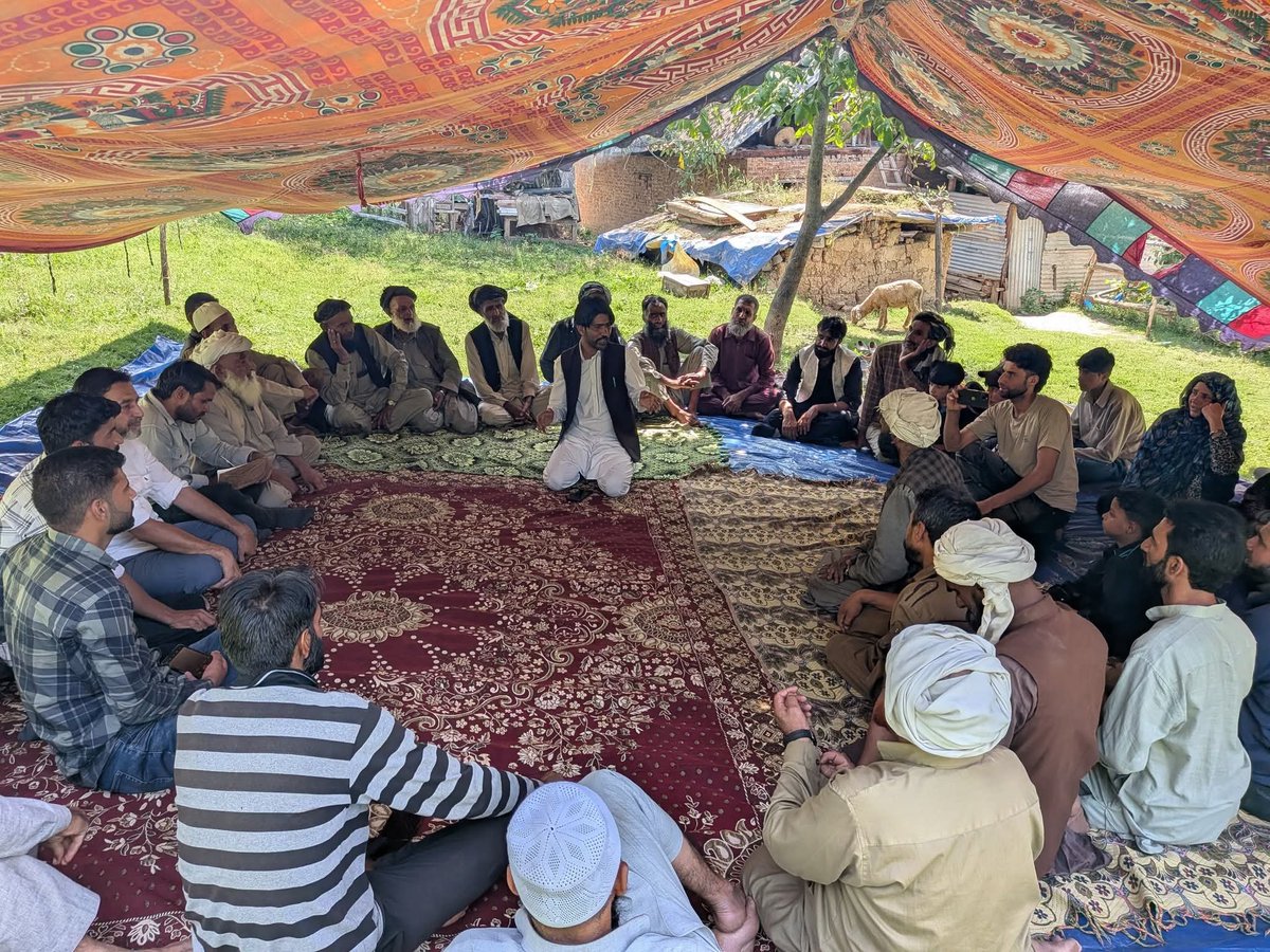 ZahidParwaz's tweet photo. Day Long Jirga held at Hutmura Anantnag, in order to aware people about Forest rights &amp; land rights Dr Shaikh Ghulam Rasool, Faisal Reza Bokeda, Mukhtar Dar, Hanif Jatla expressed their views about FRA. Team will guide them further. https://t.co/33v5l1OpvX