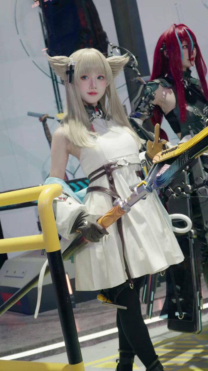 OlveraSage's tweet photo. Just landed at the city’s annual comic con! Game merch, artist booths, and cosplays that blew my mind  Already planning my next round before the day ends! https://t.co/PhuYg92SOU