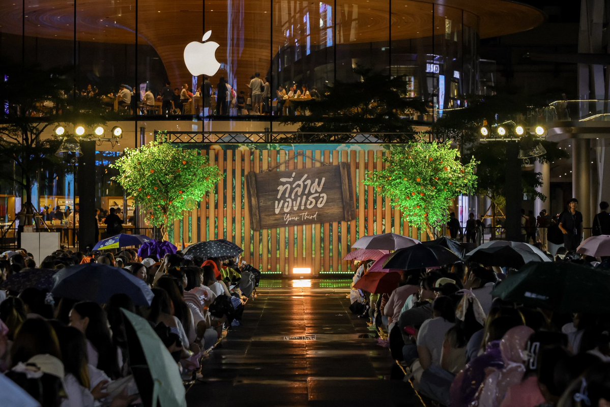 centralwOrld's tweet photo. เก็บตกบรรยากาศงานที่สายฝนก็มิอาจขวางกั้น 😍✨

YOUR THIRD BUSKING
#ที่สามมาบัสกิ้ง
#centralwOrld https://t.co/kFhS52SAgo