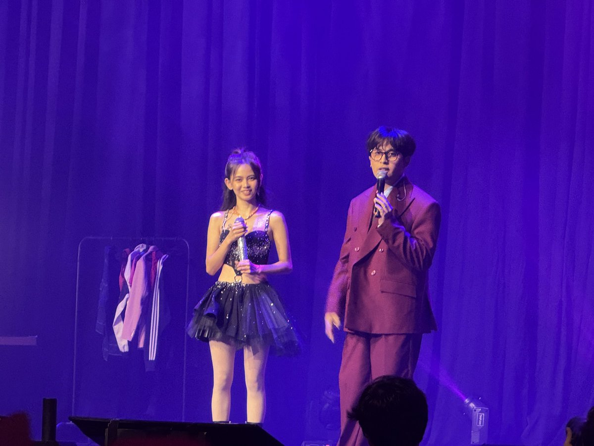 PhilippineStar's tweet photo. MAKI X ASHTINE 🤧🥹

OPM singer Maki is Ashtine Olviga’s special guest during her first solo concert at New Fronter Theatre in Quezon City on Saturday. | @janellelorzano https://t.co/ZofHLvdLre