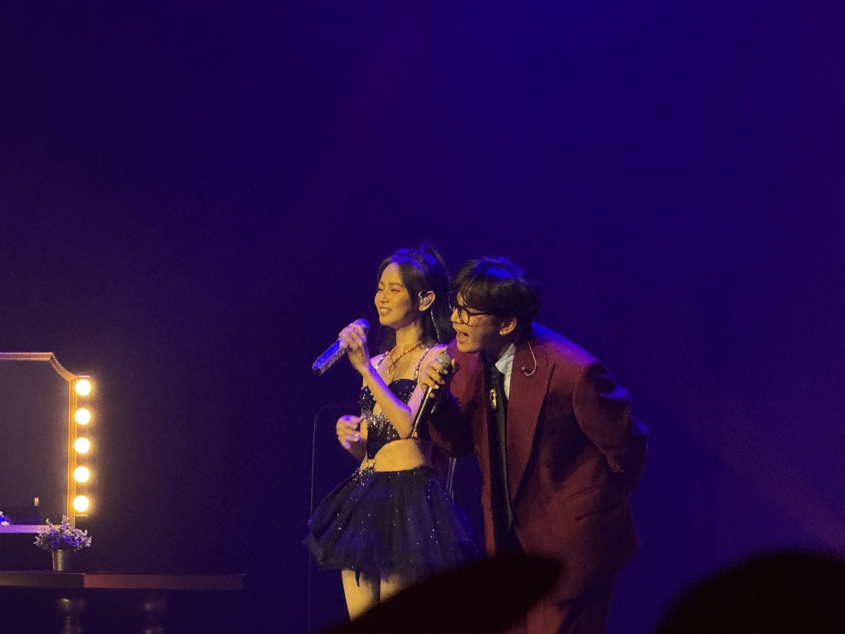 PhilippineStar's tweet photo. MAKI X ASHTINE 🤧🥹

OPM singer Maki is Ashtine Olviga’s special guest during her first solo concert at New Fronter Theatre in Quezon City on Saturday. | @janellelorzano https://t.co/ZofHLvdLre