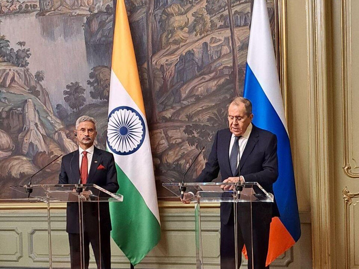 NewsRadar_IN's tweet photo. बड़ा अपडेट!

विदेश मंत्री S. Jaishankar 23–24 अगस्त को रूस के दौरे पर जाएंगे। 🇮🇳🇷🇺

फोकस रहेगा—
👉 व्यापार
👉 विज्ञान और तकनीक
👉 भारत-रूस सहयोग

क्या आपको लगता है कि यह दौरा भारत के लिए बड़ा रणनीतिक कदम है? 👇

#India #Russia #Jaishankar #News https://t.co/wvqVcxemNX