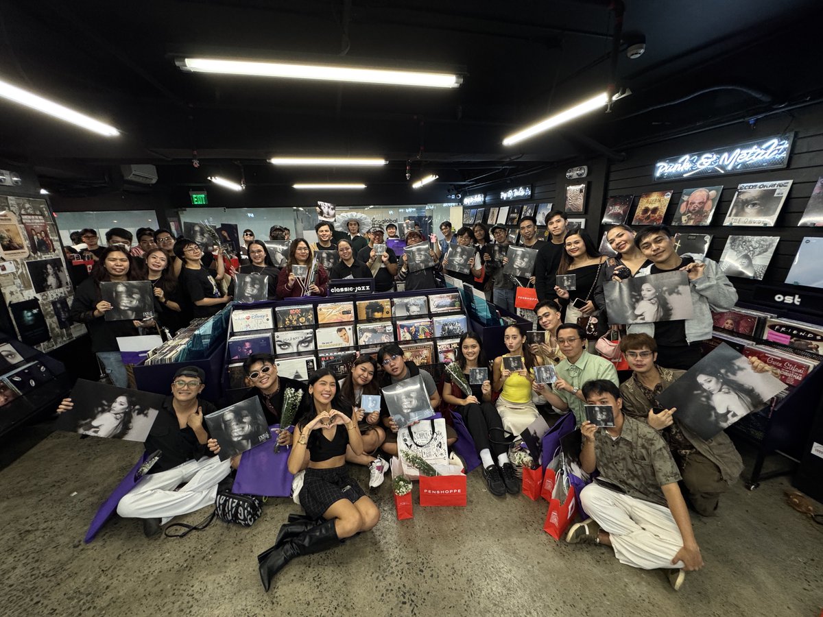 ArianatorsPH's tweet photo. petal album event in the philippines 🥹🇵🇭

#petalph #arianagrande @TeamAriana https://t.co/cw9cw7uqBu