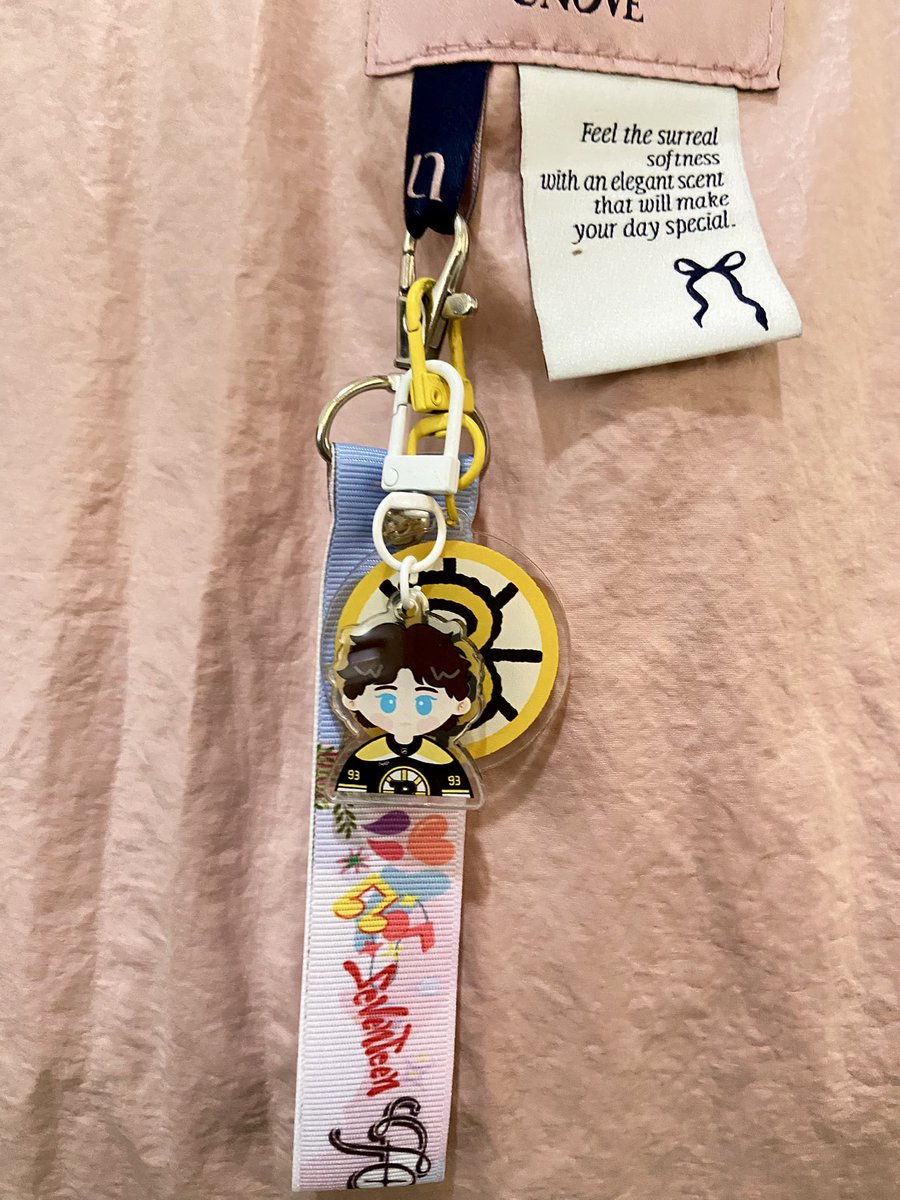 erysaintblue's tweet photo. Minten keychain on my bag 💛 https://t.co/JYfWlD8HCW