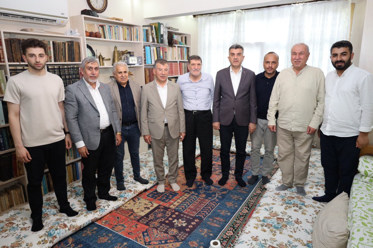 milhamigunbegi's tweet photo. AK Parti; kardeşliktir, samimiyettir ahde vefadır

AK Parti Şanlıurfa Milletvekilimiz @malicevheri ile birlikte Gönül Ziyaretleri kapsamında AK Parti'mizin Kurucularından Halil Soran ağabeyimizi ziyaret ettik, gönülden muhabbetine ortak olduk,  bizlere yapmış olduğu değerlendirmeler ve tecrübe paylaşımından ötürü şükranlarımı iletiyorum.

AK Partimize vermiş olduğu emeklerinden dolayı ve bizlere yapmış olduğu nazik ev sahipliğinden ötürü kendilerine teşekkür ediyorum.
 
#GönülZiyaretleri #Vefa 
@RTErdogan @Akparti @abuyukgumus @eyupkadirinan @aliihsanyavuz54 @efkanala  @hakanaksu058 @farukaytek