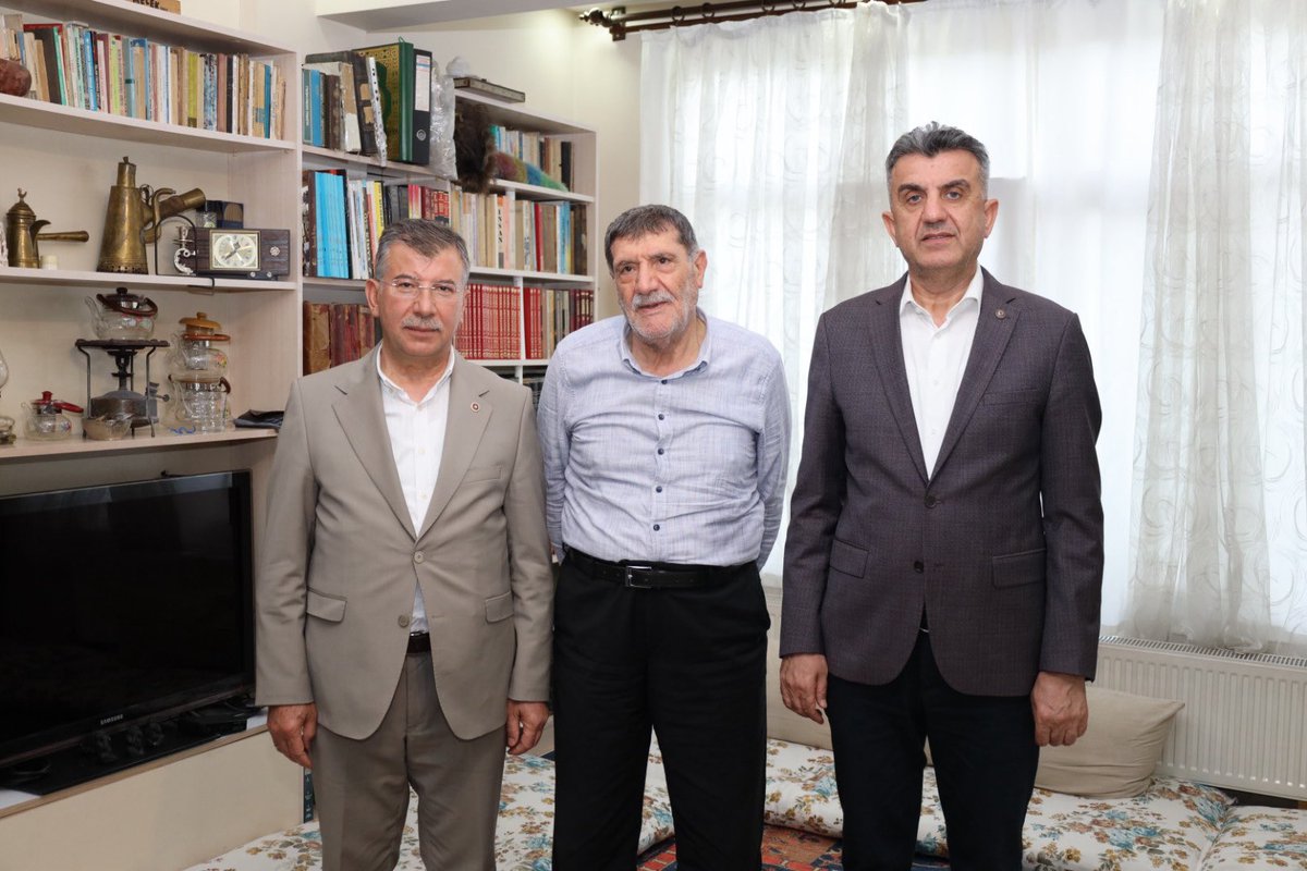 milhamigunbegi's tweet photo. AK Parti; kardeşliktir, samimiyettir ahde vefadır

AK Parti Şanlıurfa Milletvekilimiz @malicevheri ile birlikte Gönül Ziyaretleri kapsamında AK Parti'mizin Kurucularından Halil Soran ağabeyimizi ziyaret ettik, gönülden muhabbetine ortak olduk,  bizlere yapmış olduğu değerlendirmeler ve tecrübe paylaşımından ötürü şükranlarımı iletiyorum.

AK Partimize vermiş olduğu emeklerinden dolayı ve bizlere yapmış olduğu nazik ev sahipliğinden ötürü kendilerine teşekkür ediyorum.
 
#GönülZiyaretleri #Vefa 
@RTErdogan @Akparti @abuyukgumus @eyupkadirinan @aliihsanyavuz54 @efkanala  @hakanaksu058 @farukaytek