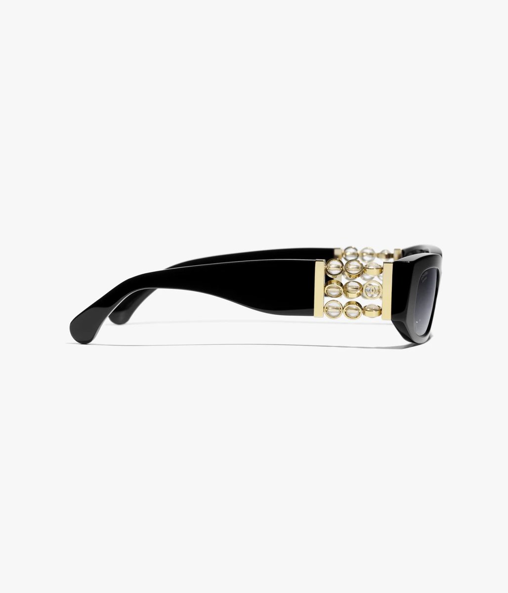 xxxibryota's tweet photo. CHANEL

OVAL SUNGLASSES
Frame: Acetate &amp; Glass Pearls, Black

#GDCollection https://t.co/1GHu8PsRZP