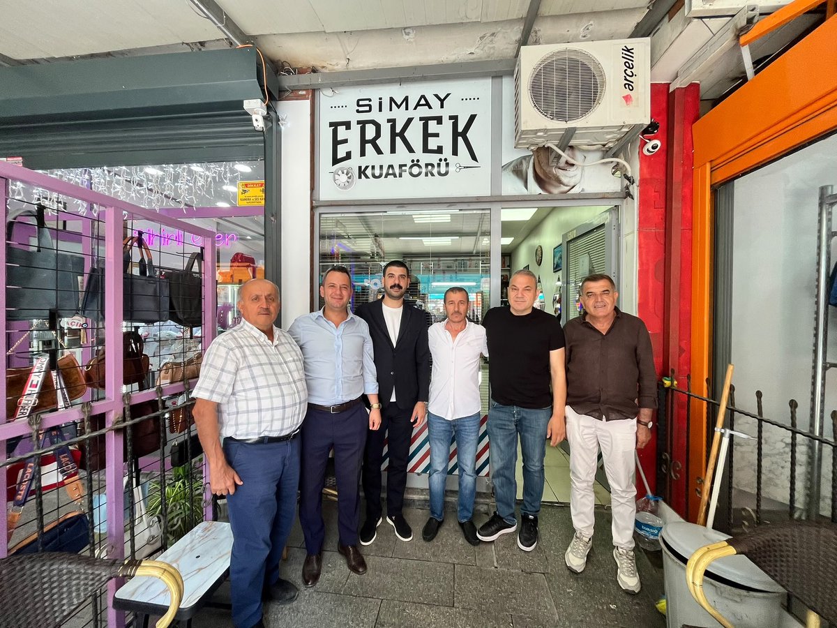 ASLAN57_57's tweet photo. İş Yerimizde Değerli Ziyaret

İstanbul Milletvekilimiz, yol arkadaşımız Ali Gökçek, Ataşehir İlçe Başkanımız Atakan Anıl Dizdaroğlu ve İlçe Başkan Yardımcımız Hikmet Nas iş yerimizi ziyaret ettiler.

Nazik ziyaretleri için teşekkür ederim yol Arkadaşlarıma https://t.co/zSnTQRxKKw