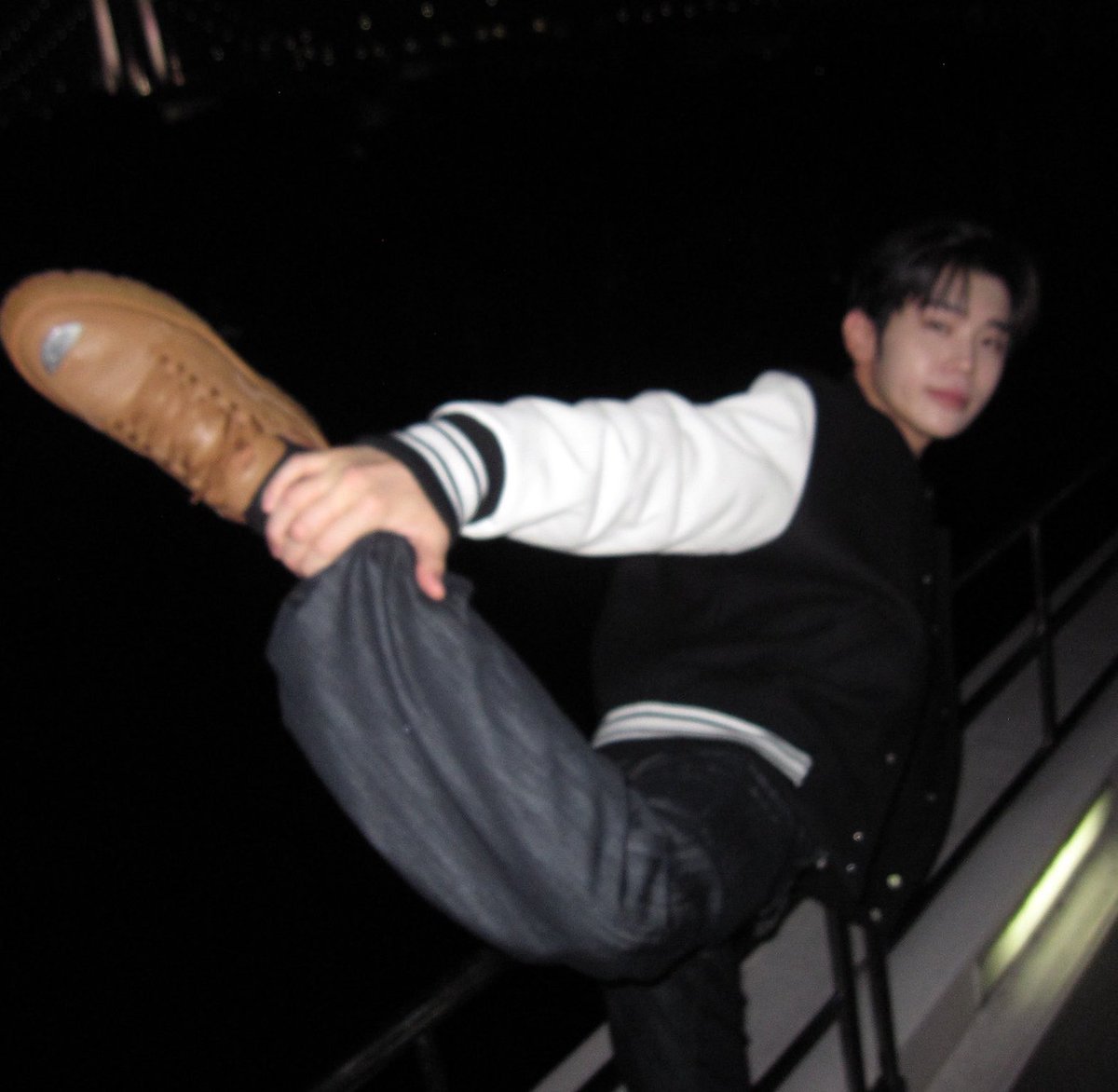 taelsooj's tweet photo. Flexible idol fr https://t.co/VyGaVBOcHf