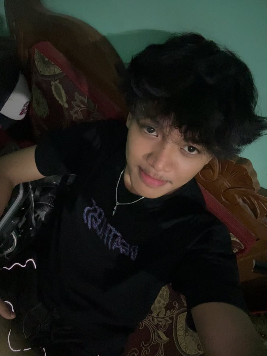 viyanns_'s tweet photo. ABANGGGGGG KAMU KOK LUCU GEMESINNN BANGETTT 😭😭😍 https://t.co/0ww5la9yVB