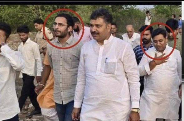 sumit1kalra's tweet photo. आशुतोष रांका कल की घटना के बाद इतने बौखला गए कि जयपुर के जिस गाँव में उनका स्वागत हुआ और जिन लोगों ने उनकी खातिरदारी की, उन्हें ही भाजपा का कार्यकर्ता बता दिया।

तर्क भी गज़ब है। जिन लोगों की तस्वीरें भाजपा नेताओं के साथ हैं, उन्हें देखकर उन्होंने उन्हें भाजपा का बता दिया।

तो फिर इसी तर्क से सवाल उठता है कि आशुतोष रांका खुद क्या हैं?

राजस्थान के पिछले चुनावों में कांग्रेस नेताओं के साथ प्रचार करते हुए उनकी तस्वीरें भी सामने आई हैं। कांग्रेस नेताओं के साथ उनकी तस्वीरें हैं।

तो क्या केवल तस्वीरों के आधार पर उन्हें भी कांग्रेस का कार्यकर्ता मान लिया जाए?

तस्वीरें संबंध दिखा सकती हैं, लेकिन किसी की राजनीतिक पहचान का अंतिम प्रमाण नहीं होतीं।

बाकी, अपने लिए एक नियम और दूसरों के लिए दूसरा नियम हो, तो राजनीति का गणित बड़ा दिलचस्प हो जाता है। 😉
