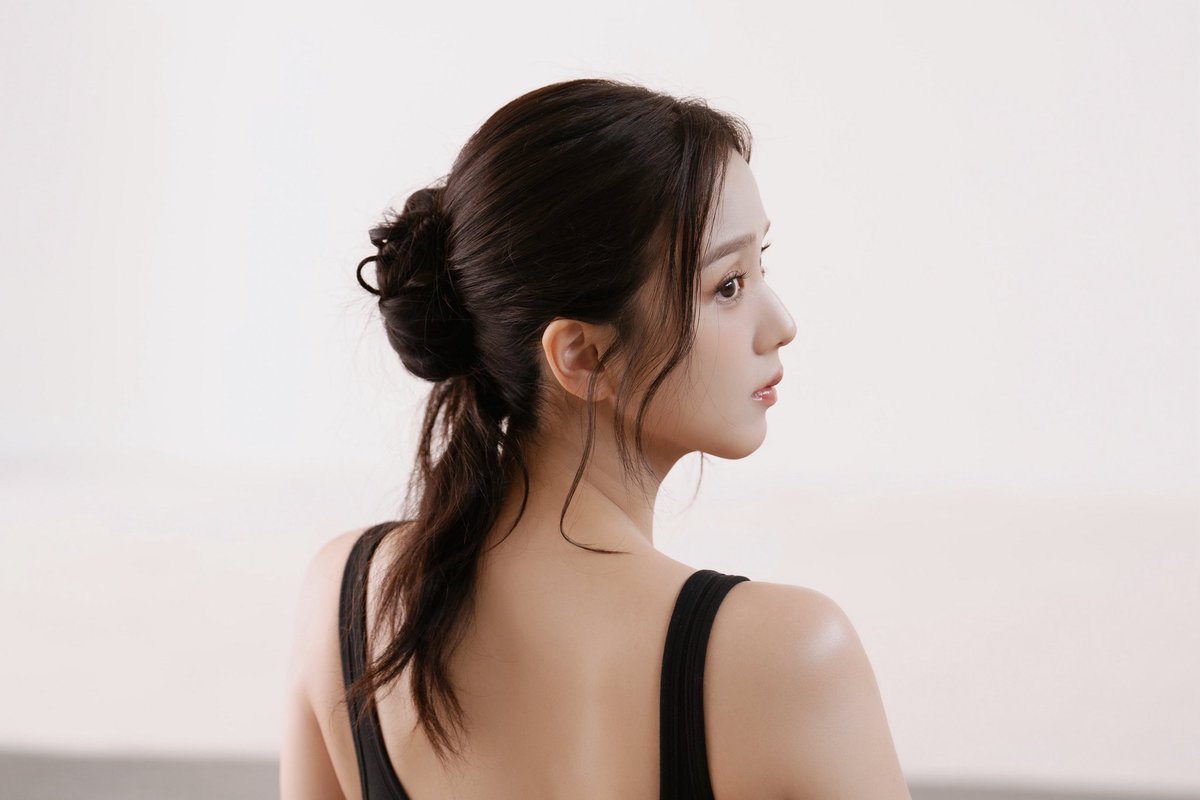 ForeverKimJisoo's tweet photo. 082226 JISOO weibo update 🖤

JISOO X alo https://t.co/IuS3IijKyn