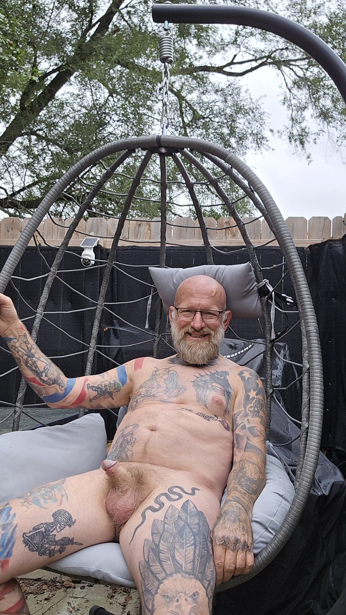 Gun758657270222's tweet photo. excited to be nude outside again https://t.co/OYBWc42658