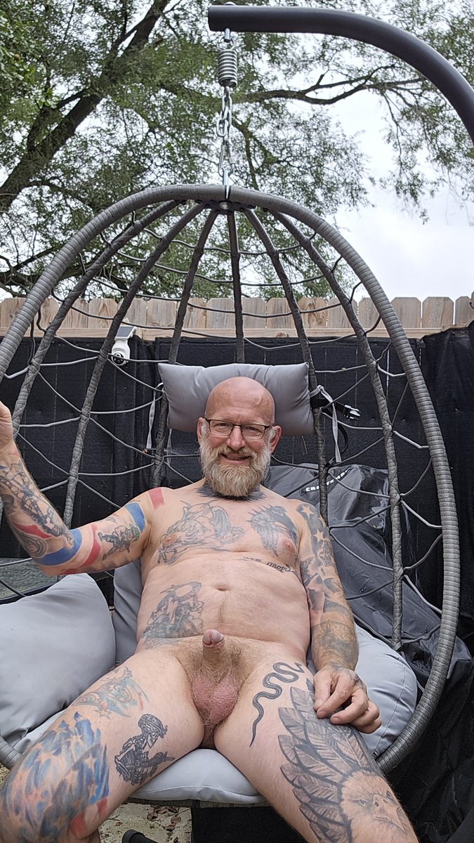 Gun758657270222's tweet photo. excited to be nude outside again https://t.co/OYBWc42658