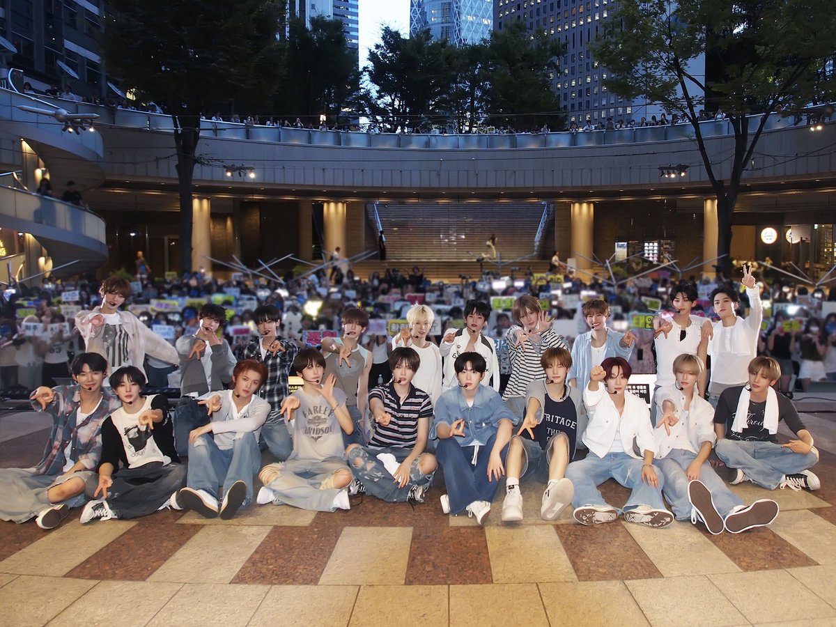 idnnfan's tweet photo. 포즈몰르시는분이잇음 https://t.co/uDCLQ7USCo