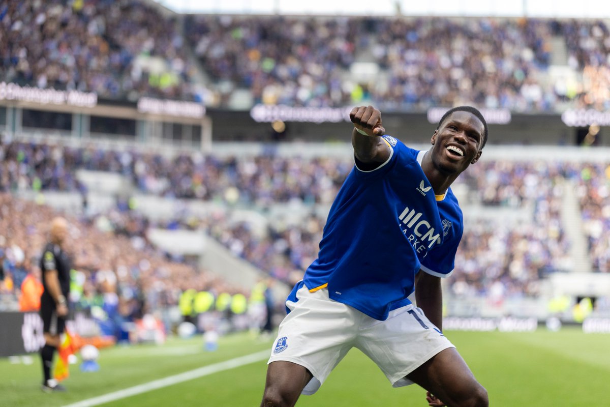 Everton's tweet photo. 🕺🕺🕺🕺 https://t.co/JG2XumAP1w