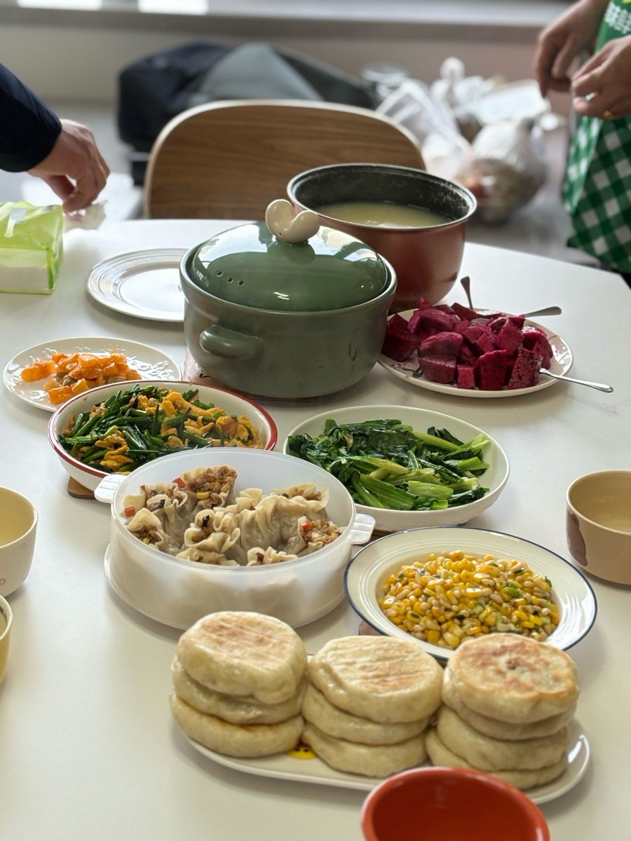 Christina320357's tweet photo. [Sunday brunch with my favorite people—laughs, messy pancakes, and all the cozy little moments that make this house feel like home ]， https://t.co/lXZigITRZZ