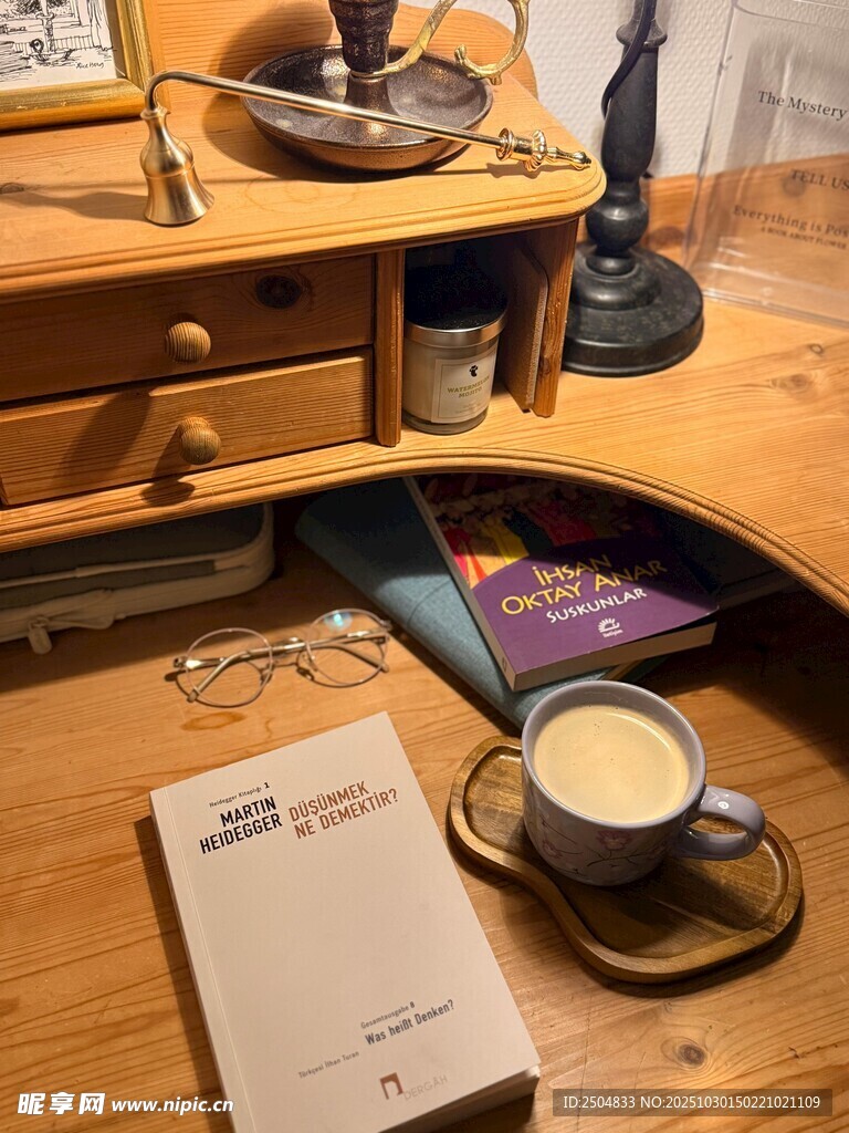 pandiversary's tweet photo. Cozy Sunday with warm coffee and a good book at home—this is the small happiness I need. https://t.co/ZUNseYs3sk