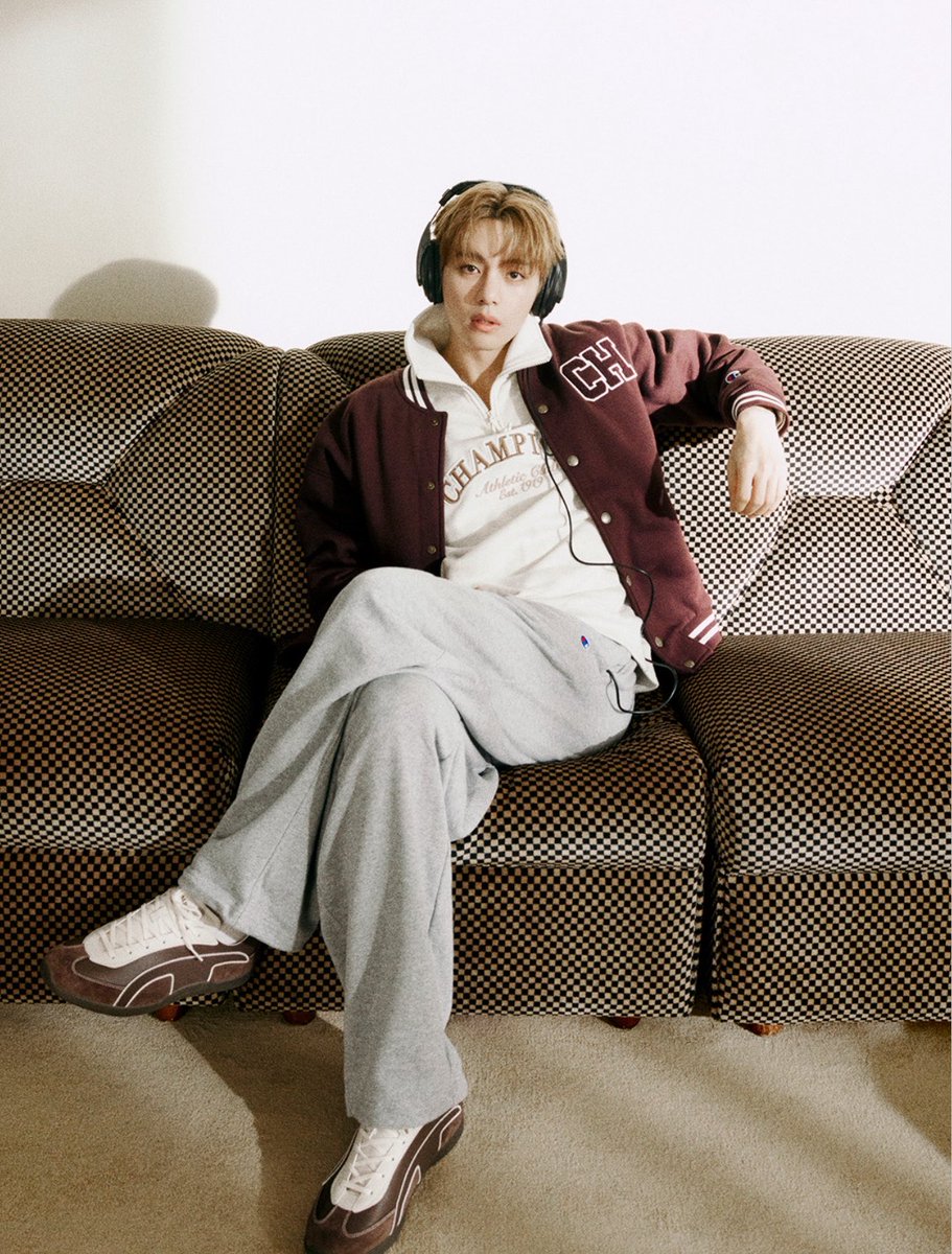 Mel_ARMY_7's tweet photo. 🐻 V × Champion
🗓️ 22.08.2026
📸 via Instagram @ champion
🔗 Original: [https://t.co/pGd56Rfxhz]

#V #BTS #Champion #TAEHYUNG 

P.S I LOVE THE OUTFIT SO MUCH https://t.co/koXmvF62Hd