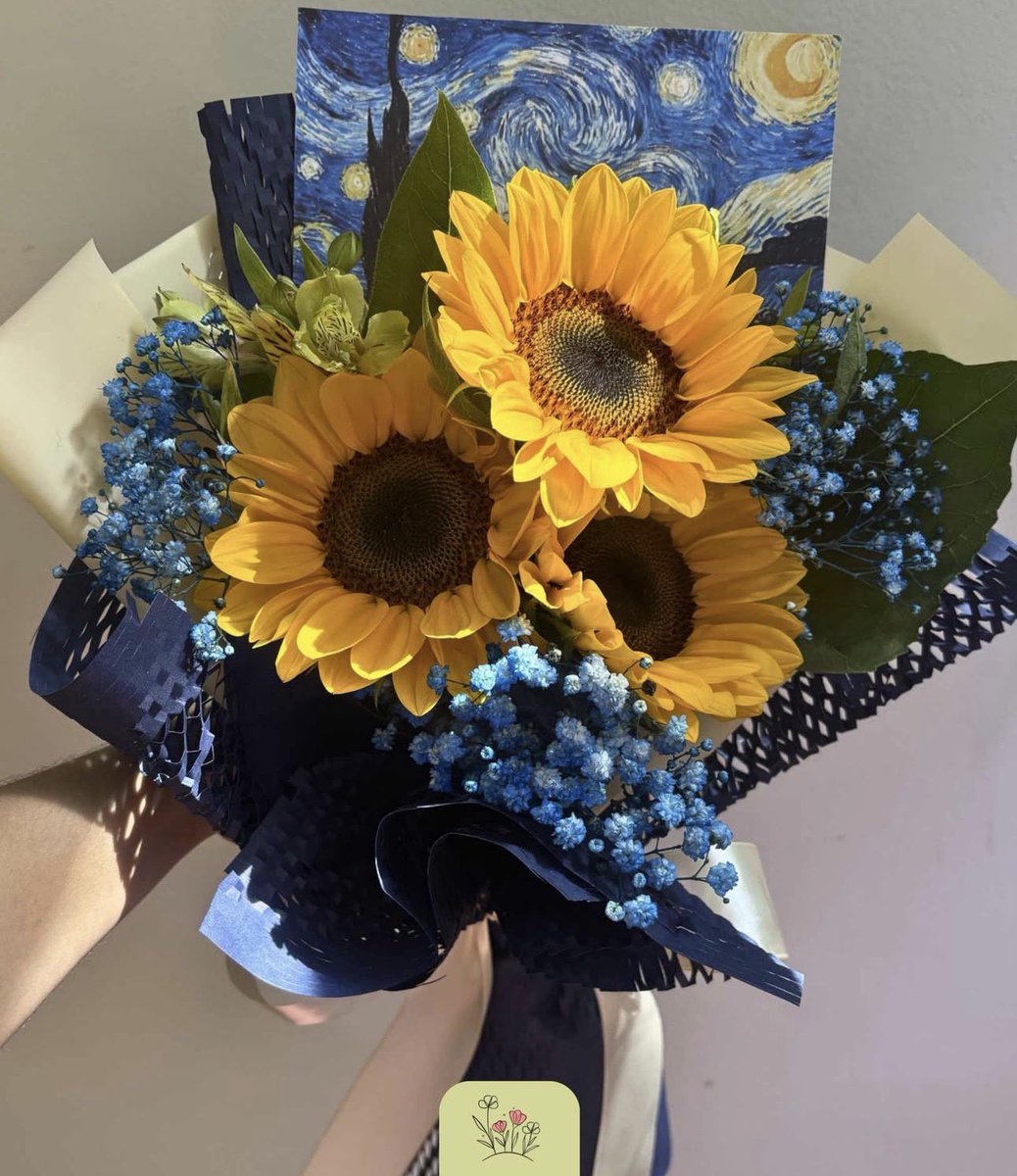 sunflowerchives's tweet photo. Tag someone who likes this bouquet💙🤍 https://t.co/pUKe83HhzR