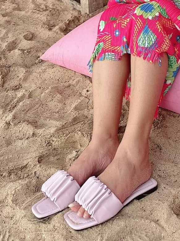 WinlarFruton's tweet photo. Rubana Sheikh. #longtoenails #footfetish #foot #feet #toenails #gorgeousfeet #beautifulfeet #sexyfeet #toes #girls #female #women #feminine #blog #vlog #community #fans https://t.co/sDSsmxI2lL