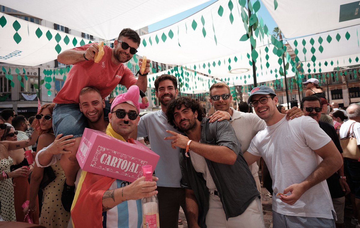opiniondemalaga's tweet photo. 🎉 Málaga apura su último sábado de Feria con ambiente, música y calles llenas en el Centro Histórico.

📸 Fotos: Gregorio Marrero.

#FeriaDeMálaga #Málaga https://t.co/URtojR6TFN