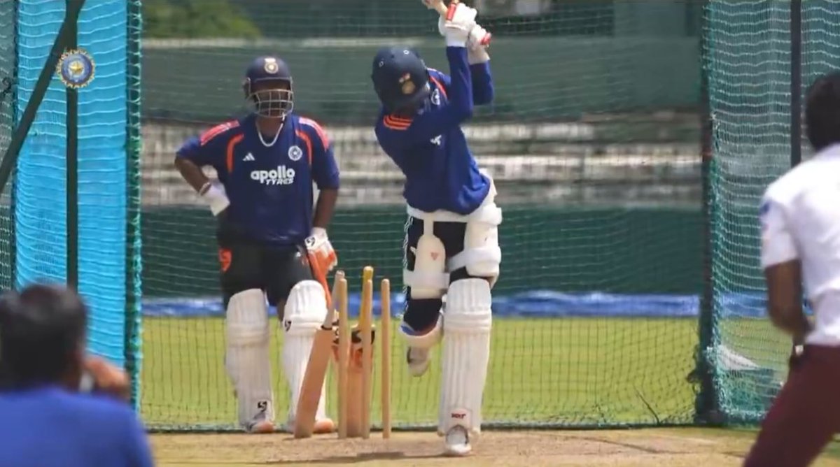 CricCrazyJohns's tweet photo. Captain Shubman Gill practicing no-look shots at Colombo 🔥 https://t.co/xQFm1hC3mo