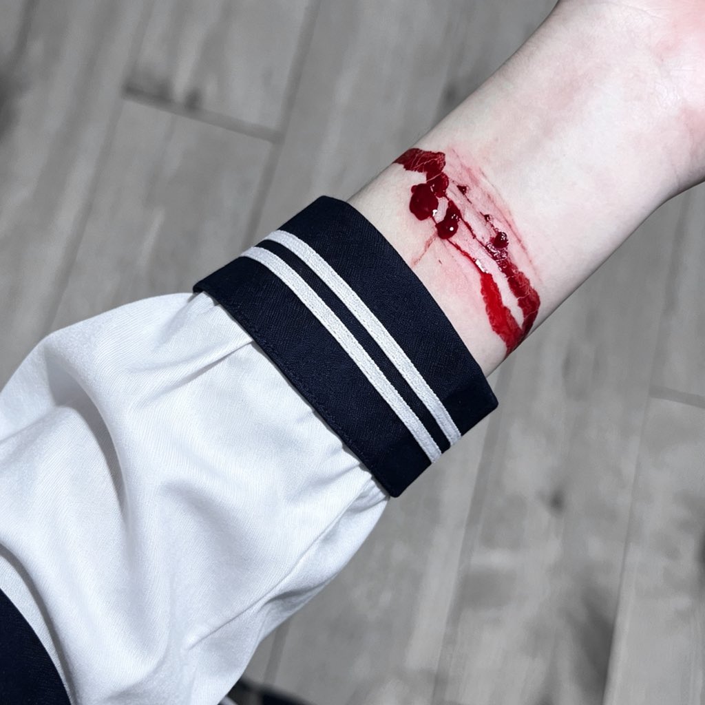 Blueberrytart55's tweet photo. #sfxmakeup
when i was a secondary school student https://t.co/awmVaiUl7q