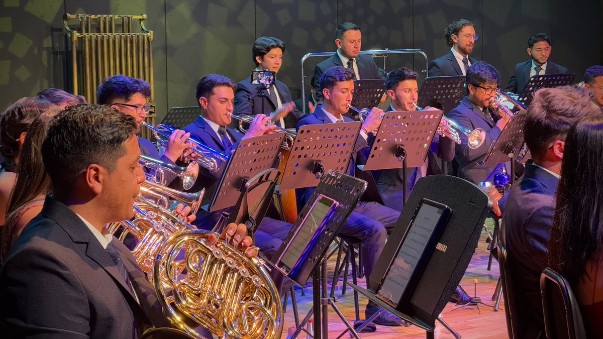 IDECUTCundi's tweet photo. 🧵 1/3 🎶 La Banda Sinfónica de Cundinamarca hizo parte del estreno de la segunda suite para Banda Sinfónica, del compositor colombiano Diego Fernando Pantoja.

Una obra que rinde homenaje a Bogotá y a sus múltiples contrastes. 🎵 https://t.co/bqdmhKKk2J
