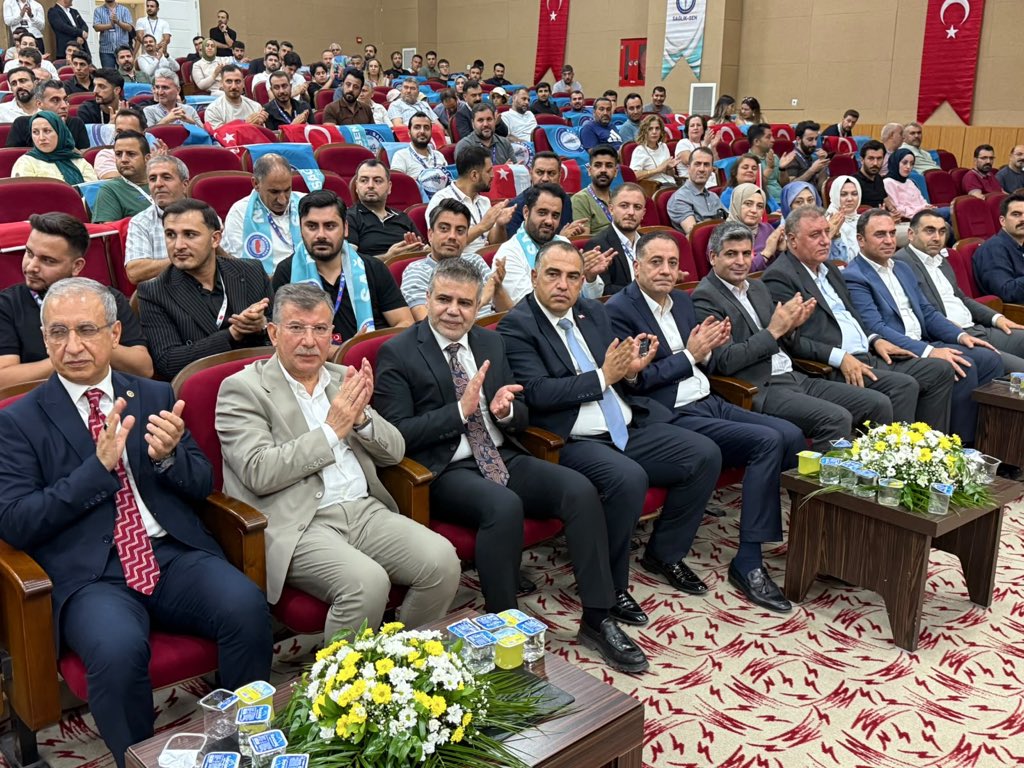 abdulkadiryabir's tweet photo. Sağlık-Sen Şanlıurfa Şubemizin 8. Olağan Genel Kurulu’na teşrif ederek bizleri onurlandıran, İslam İşbirliği Teşkilatı Parlamentolar Birliği (İSİPAB) Komisyonu Başkanı ve Şanlıurfa Milletvekilimiz Sayın Prof. Dr. Abdurrahim DUSAK’a gönülden teşekkür ediyorum.

Genel kurulumuzun heyecanını ve coşkusunu bizlerle paylaşması, teşkilatımız ve sağlık ve sosyal hizmet çalışanlarımız adına bizleri ayrıca memnun etmiştir.

Sayın Milletvekilimize nazik katılımları, destekleri ve sağlık çalışanlarımıza gösterdiği yakın ilgi dolayısıyla teşekkür ediyor; 8. Olağan Genel Kurulumuzun teşkilatımıza, sağlık ve sosyal hizmet çalışanlarımıza ve Şanlıurfa’mıza hayırlar getirmesini diliyorum.

Birlikte güçlüyüz, birlikte başaracağız.@ProfDrDusak