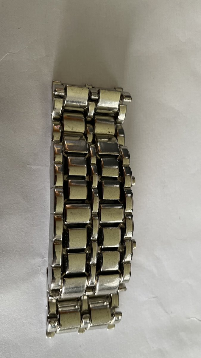 Al_Hine's tweet photo. Anyone know how to see the watch face on this timepiece please? #Watch #Puzzle https://t.co/anotH98D4H