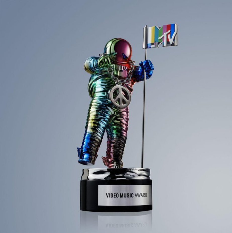 HaidarJallad's tweet photo. Just after the racist team of @vmas ignored the biggest hit of 2026 

Dai Dai repeaks at no.1 on Spotify Global for 36th day

Shakira gave @MTV  and their ungratful asses their latest big performance https://t.co/Upxpf2ZAO0