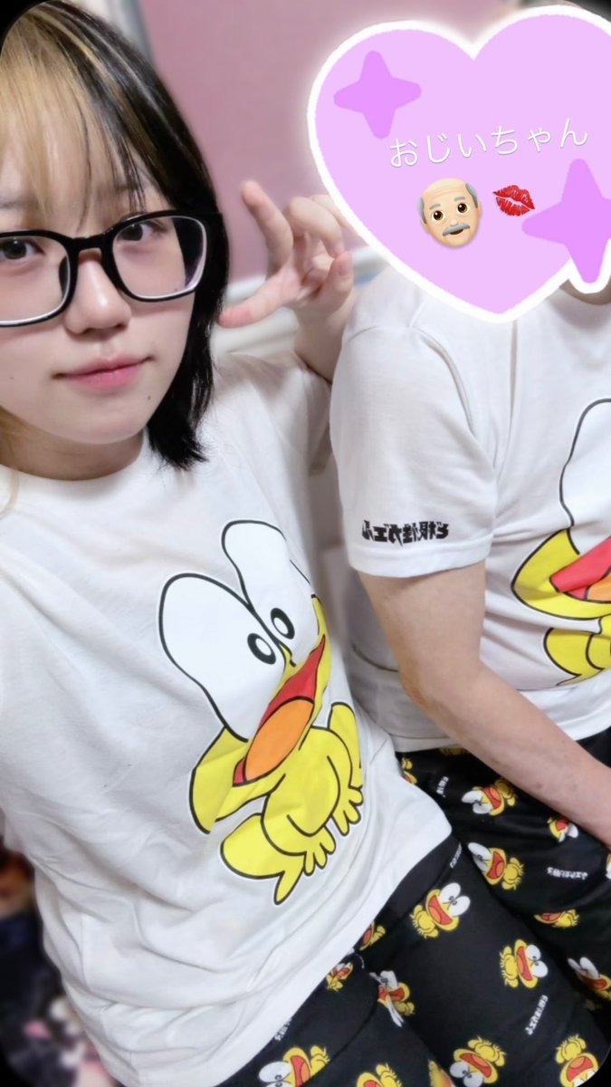 _nagi28_'s tweet photo. おじいちゃんとお揃いなの🐸😘
家族揃ってタコパでーでした❕
明日早いので早めにおやすみ！ https://t.co/1glYU4pYxS