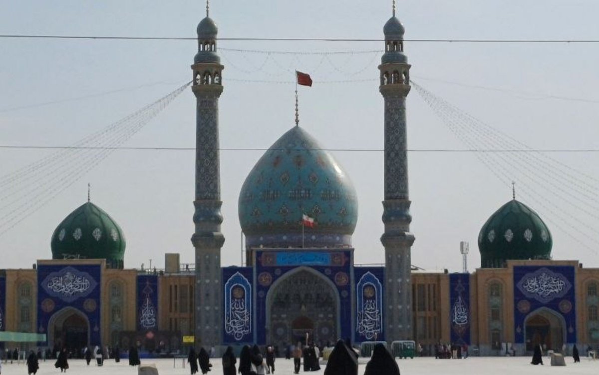 Zarrein15's tweet photo. چه زیباست آغاز امامت امام زمان(عج) در کنار مسجد؛ 
همان خانه‌ای که پایگاه ایمان، معرفت، همدلی و خدمت است...
و من اینجا، در مسجد مقدس جمکران دعاگوتون هستم 
شما هم‌ منو دعا کنید 💔
#مثل_امام_شهید https://t.co/mySS6Z3EDs