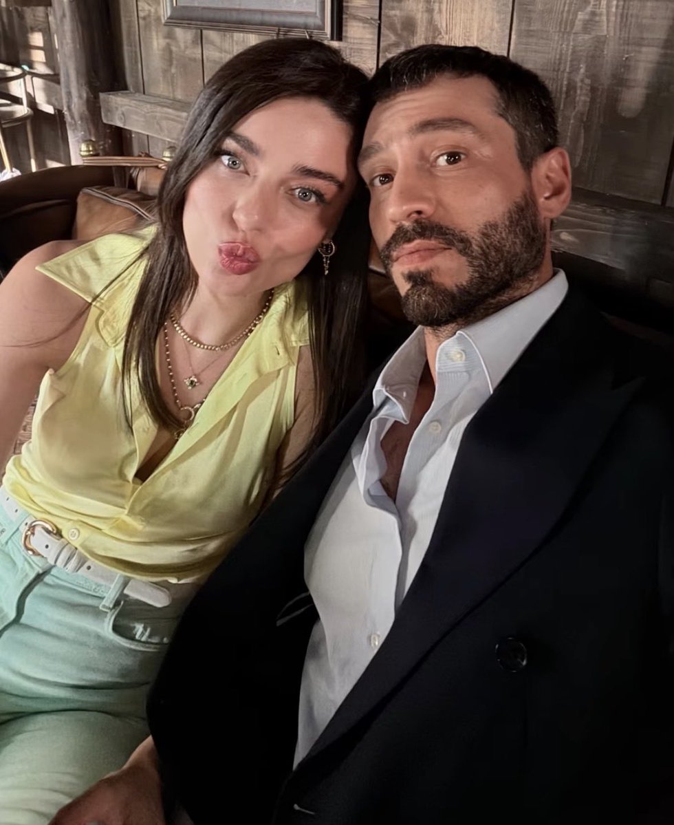 illyyxoxo's tweet photo. SİZZZ ŞAKA OLMALISINIZZZ BAYILDIIIMMMM #MuhtemelAşk #AyKin https://t.co/WgrqlxO3Qr