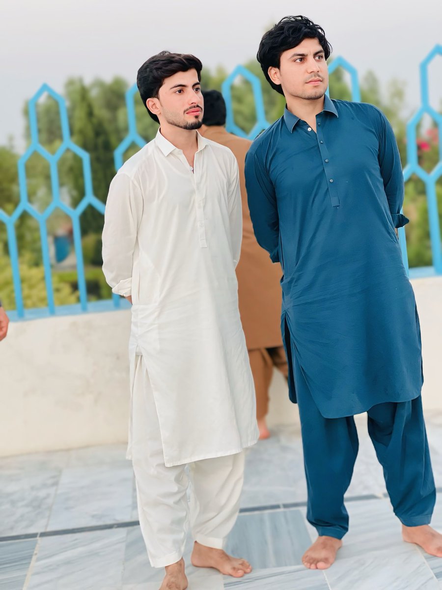 EducatedBoyf's tweet photo. خلک به رنګ په رنګ خبرې کوي
مونږ صداقت کوو بـلا ورپسې

@EducatedBoyf https://t.co/hcXr2a7Kzx
