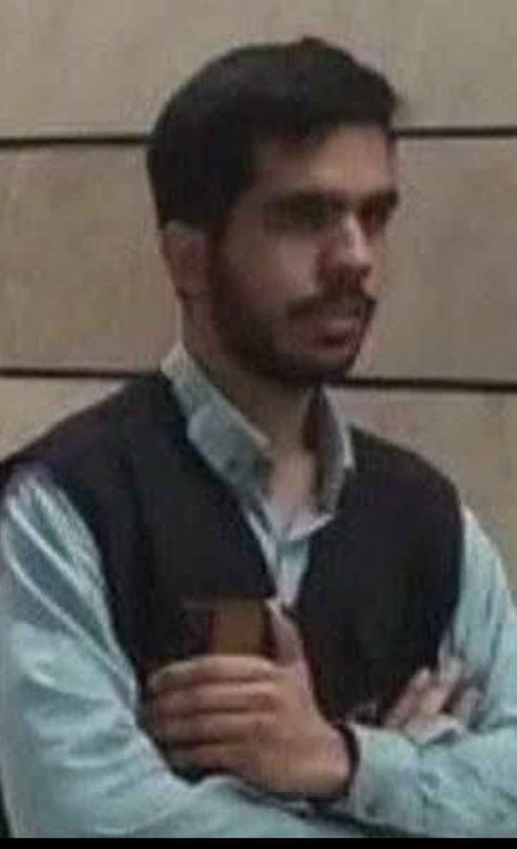 shahramdbyry's tweet photo. آقا پسرتون شغلش چیه؟
هیچی تو مترو از زن و دخترا فیلم میگیره https://t.co/X8vSQ33pgA
