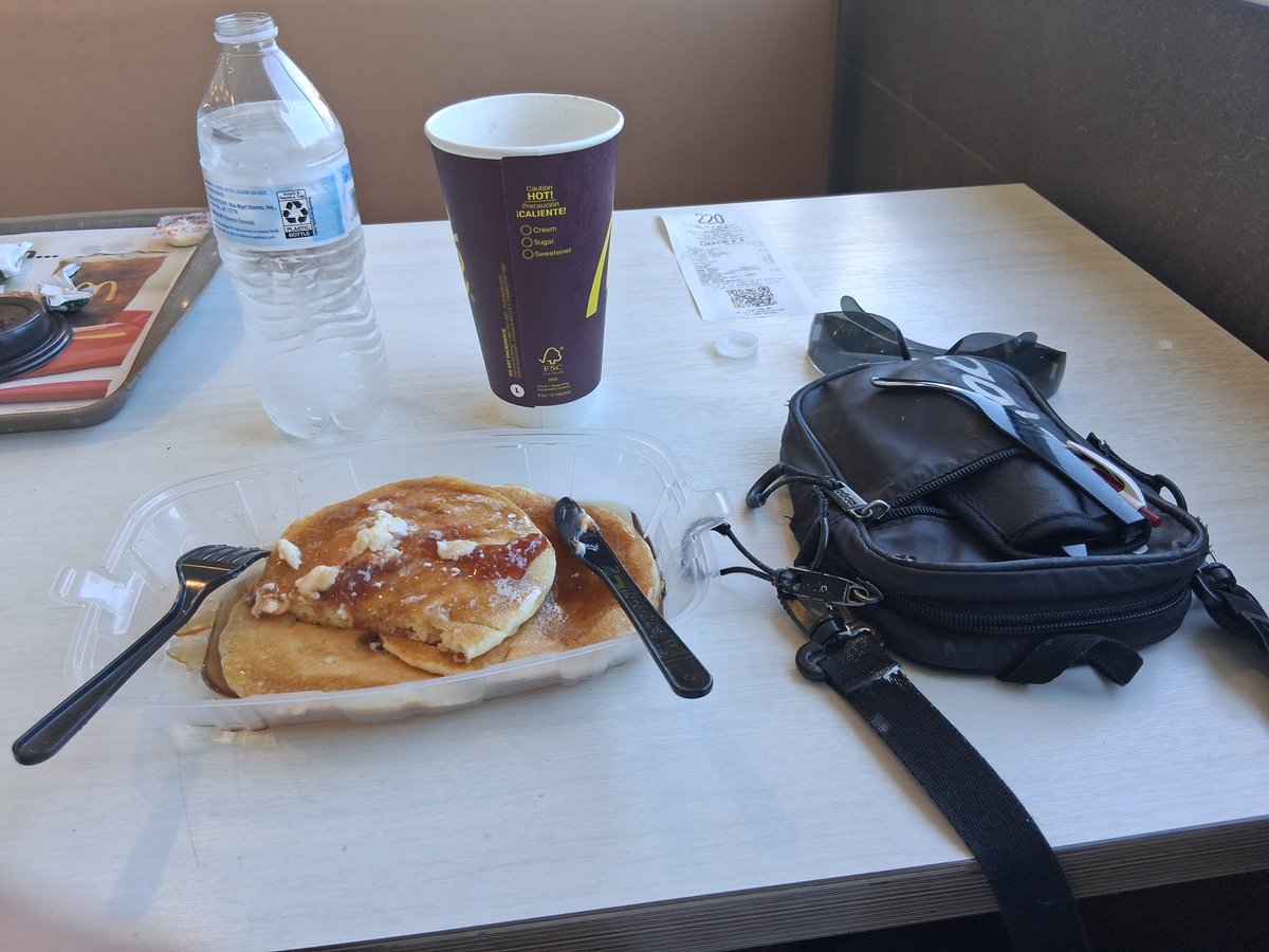 1961MHA's tweet photo. Saludos desde mi ; Bella Ciudad: Simi Valley, California. Aquí terminando de desayunar. Bonito día Sábado para todos. 
✍️🌏☕️☕️☕️💙 https://t.co/rQMYb5Z9pJ