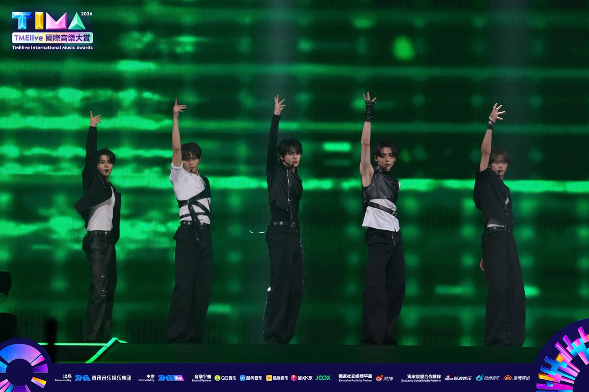 TME_official_'s tweet photo. 2026 TIMA國際音樂大賞（TMElive International Music Awards）8月22日現場直擊！
ALPHA DRIVE ONE帶來《FORMULA》《FREAK ALARM》《Chains》《OMG!》舞台，濃烈炸裂的曲風輪番登場，以極具沖擊力的唱跳演繹，釋放超強音樂能量！

ALPHA DRIVE ONE stormed the stage with a high-octane set of 'FORMULA,' 'FREAK ALARM,' 'Chains,' and 'OMG!' — one explosive track after another. With their hard-hitting vocals and fierce choreography, they unleashed an overwhelming surge of musical energy.

#TIMA #TIMA2026