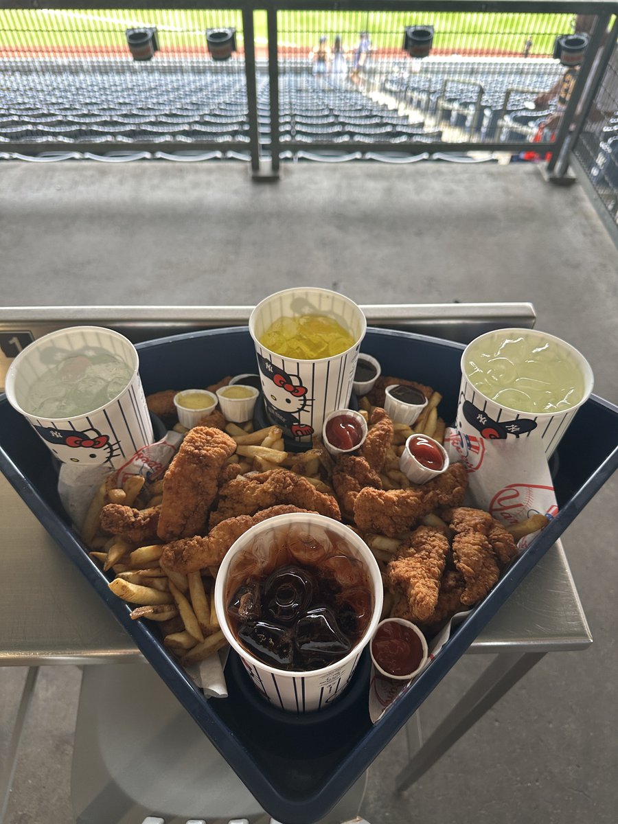 eb1302_'s tweet photo. The diamond deal makes the chicken bucket look like a kids meal 😭 https://t.co/fPTZJh7JLq