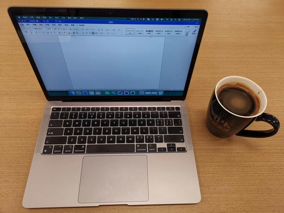 StarbuckMr's tweet photo. Just hit send on the final draft of my thesis—no more late nights staring at data graphs!!!， https://t.co/pZTompslPO