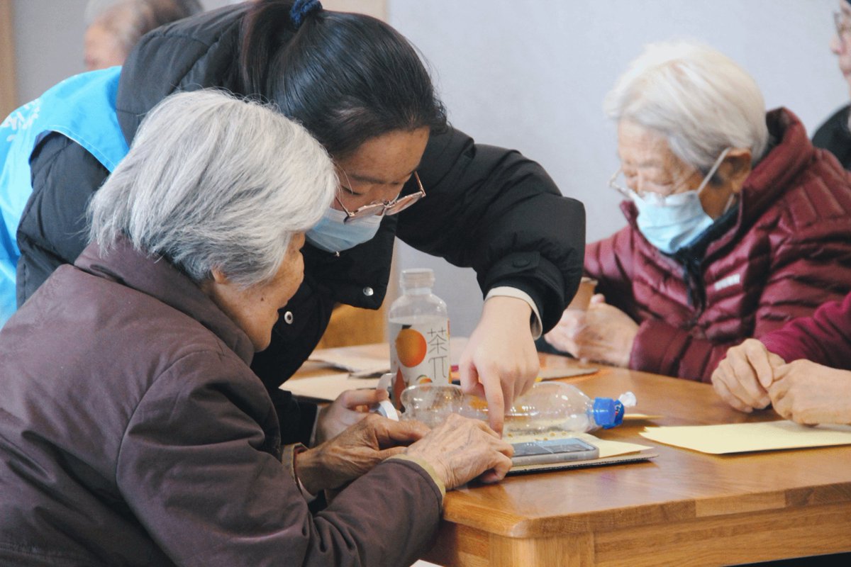 olivia54ei5's tweet photo. [Exciting Campus Volunteer Club event tomorrow! We’ll pack care kits for local seniors at the Student Center from 2-4 PM. Bring a small item of warmth if you can—let’s spread kindness together!]， https://t.co/cfKHGGWqNb