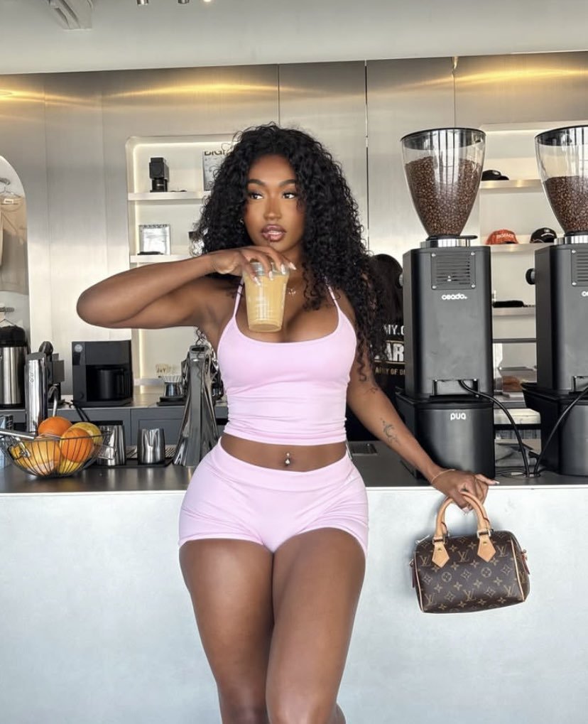 sexywhiteminaj5's tweet photo. Enjoy your weekend 🥰😋 https://t.co/kYYftIML5Z