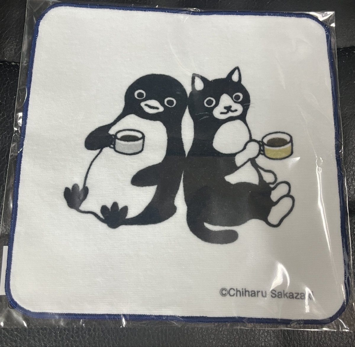 lovenon29's tweet photo. 阪神にグッズ買いに行ったら無かった
阪急にペンギン見に行ってミニタオル買う
桔梗信玄餅も買う https://t.co/0QUMOiMYDG