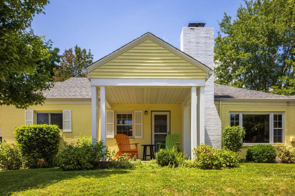 AthensOHRealtor's tweet photo. Under contract in Athens! 🎉  

47 Sunnyside Dr is officially pending. This light-filled, fully renovated 4-bed, 2-bath corner-lot home shows just how quickly true turnkey homes are moving in the Athens market.  

See more: https://t.co/6h5cRQ8WTW  

#AthensOH #PendingHome https://t.co/boqT2fZkkW