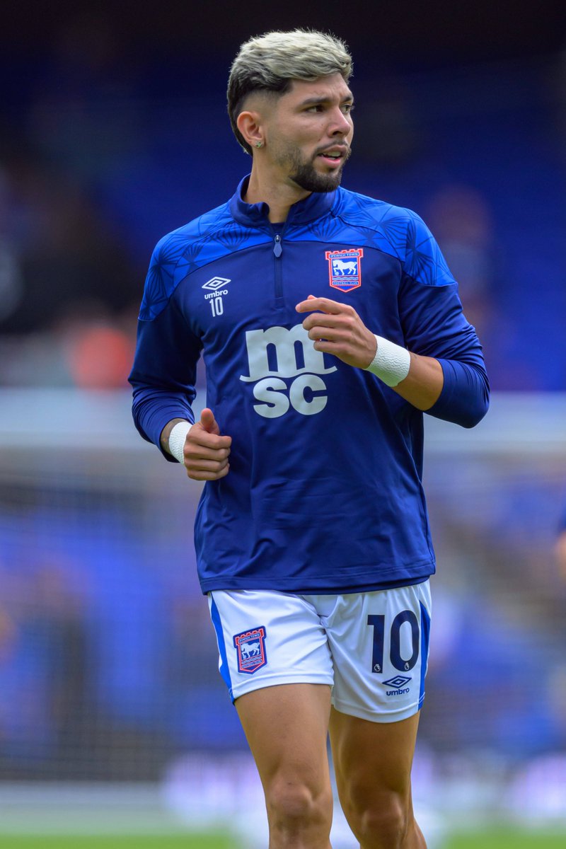 SofascoreLA's tweet photo. 🇵🇾 Julio Enciso en Ipswich 2-1 Sunderland por #PremierLeague:

⏱️ 71' jugados
🅰️ 1 asistencia
🎁 1 gran chance creada
🔑 1 pase clave
👟 19/22 pases precisos (86%)
🥅 3 tiros
💨 4/7 regates comp.
⚔️ 7/11 duelos ganados

💯 7.7 Nota Sofascore https://t.co/mJSXBhvGju