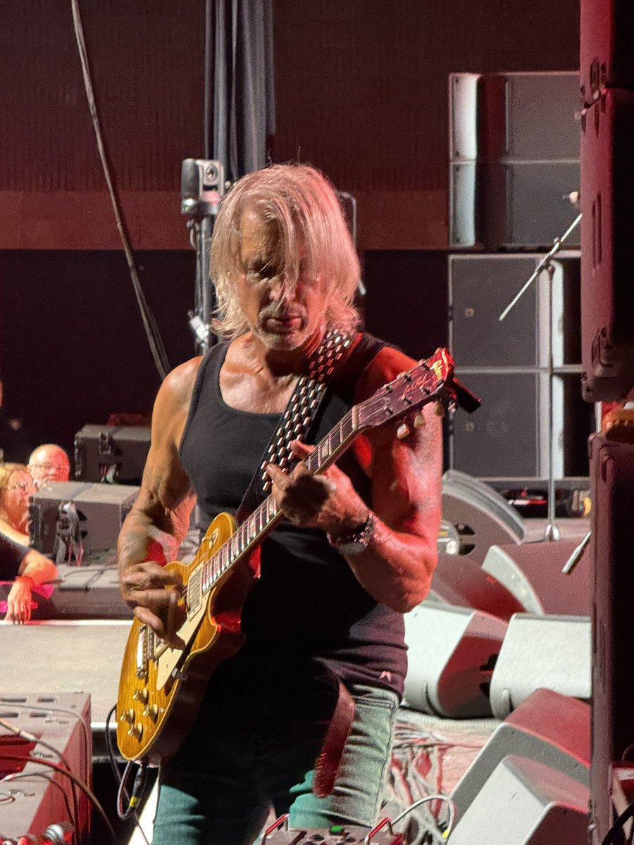 EddieTrunk's tweet photo. Took this shot of George Lynch last night. He never even saw me as I was standing right behind the amps and curtain and he was in the zone. Great set from Lynch Mob. https://t.co/SdXvb67gNo
