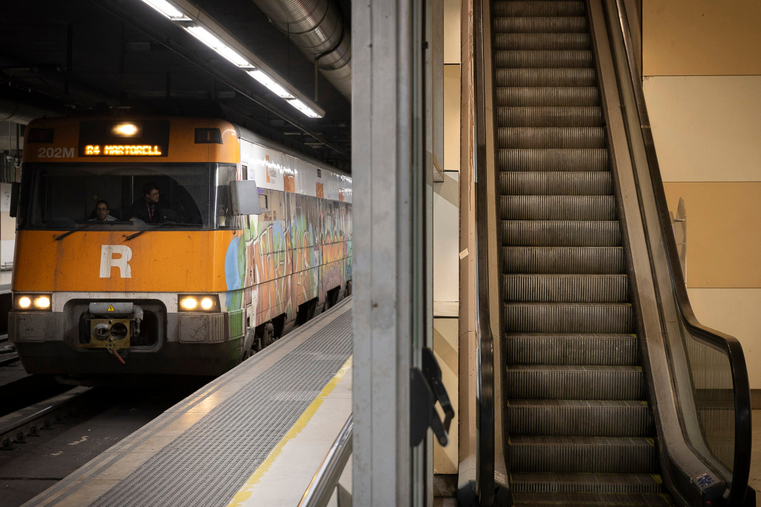 TotBcn's tweet photo. Retards importants a sis línies de Rodalies per una incidència
https://t.co/DJ947qR0wD https://t.co/mDzPHHWQTg
