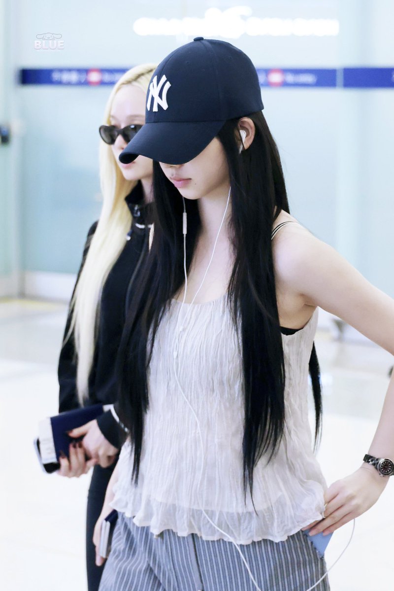 blue_karina_'s tweet photo. 260823 HKG

#에스파 #aespa 
#카리나 #Karina https://t.co/TquRQwrmbL