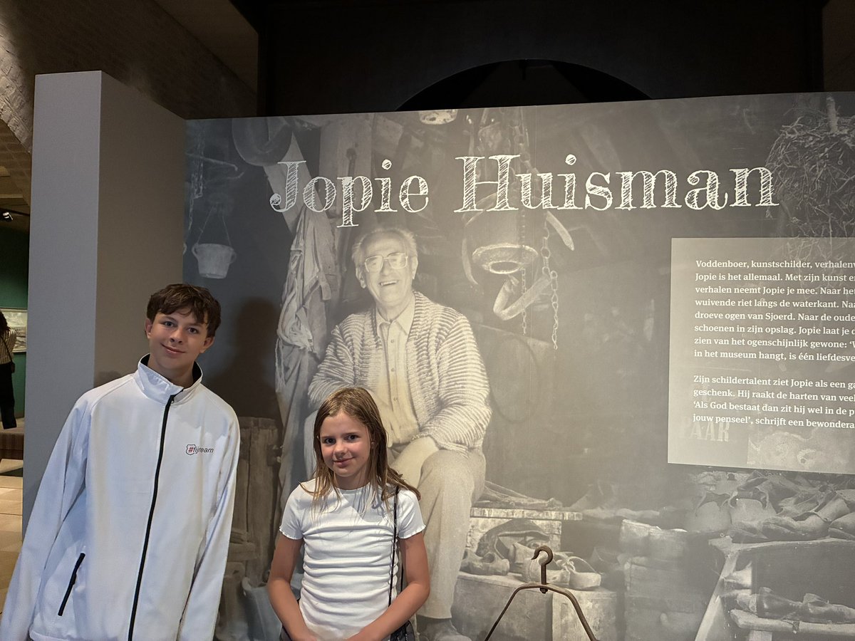 AptrootC's tweet photo. Vandaag met 2 kleinkinderen naar museum Jopie Huisman in Workum. Geweldig museum met werk van een bijzondere Fries. Kleinkinderen en oma en opa ervan genoten. https://t.co/LnTzlo82qj
